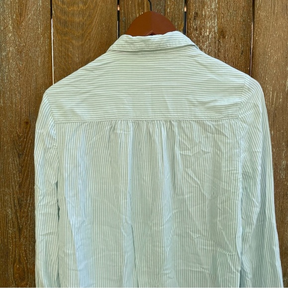 Beachlunchlounge Women’s Blue White Stripe Smocked Button Down Shirt Small - Picture 11 of 13